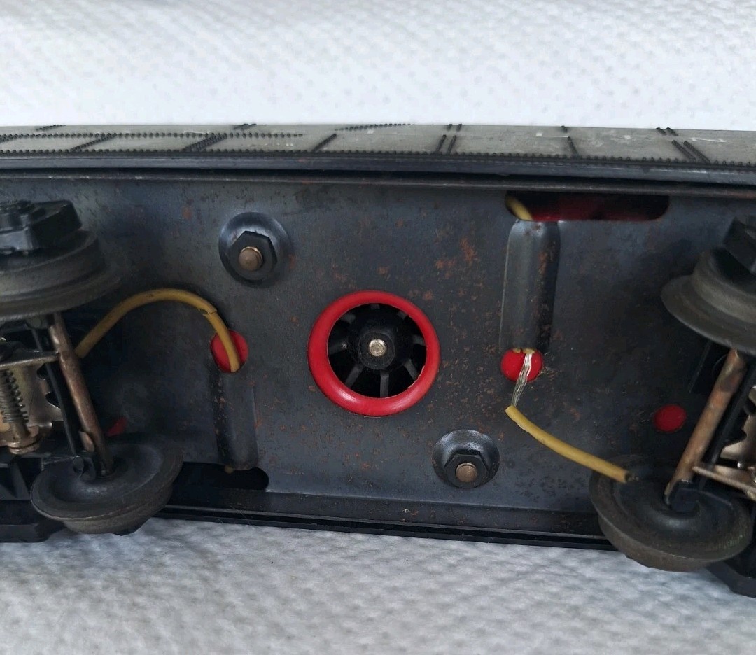 Vintage Lionel 2037 Steam Locomotive With Whistle Tender