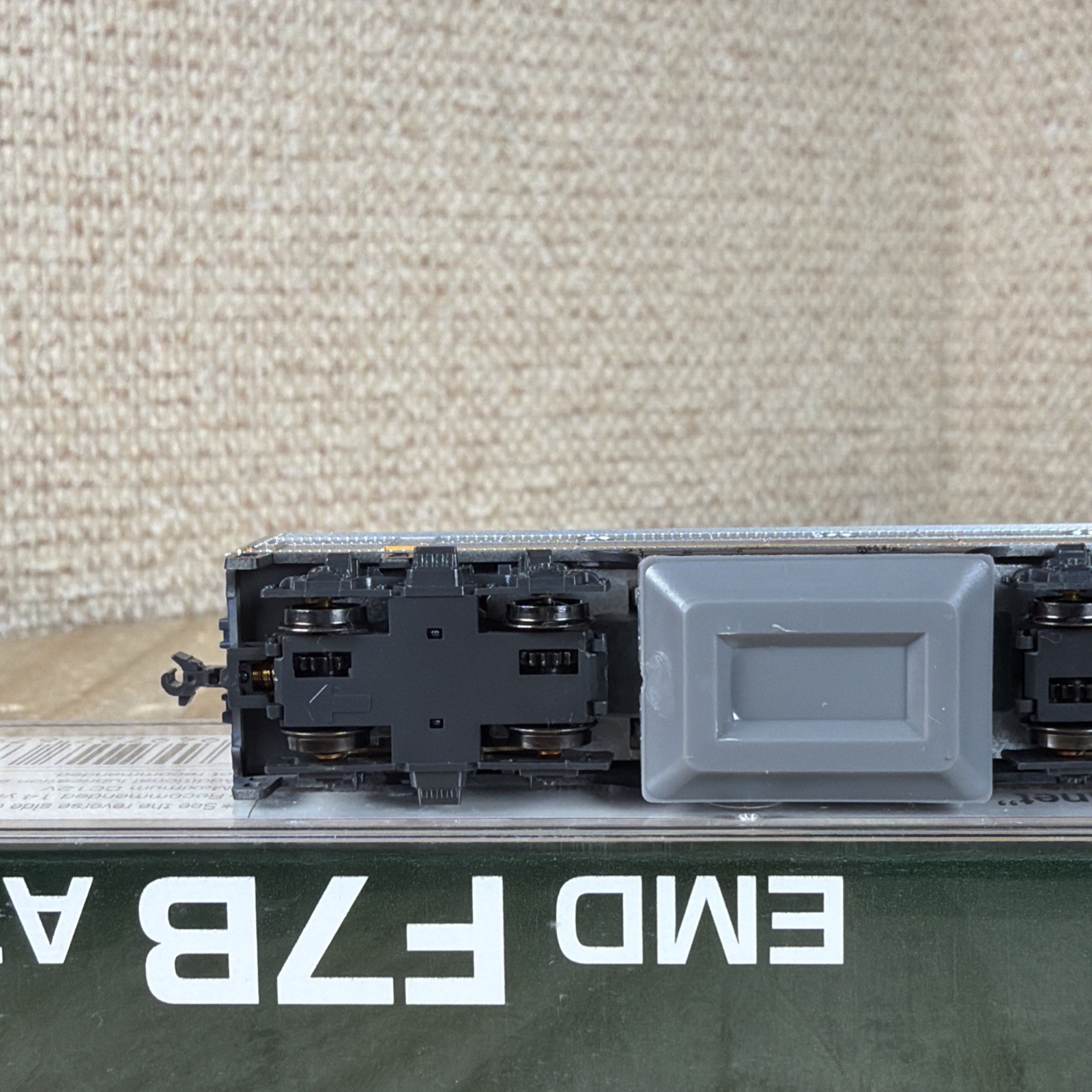 KATO 176-2215 ATSF Santa Fe Yellowbonnet Freight EMD F7B Diesel N Scale