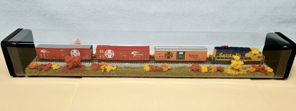 Z SCALE 14″ DISPLAY TUBE – ‘FALL FOLIAGE SCENE’- FOR ANY Z LOCOS AND CARS