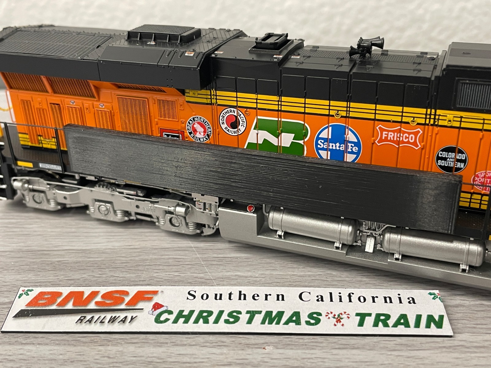 Custom HO Scale 3D Printed Part Locomotive Banner for Handrails – BNSF Christmas