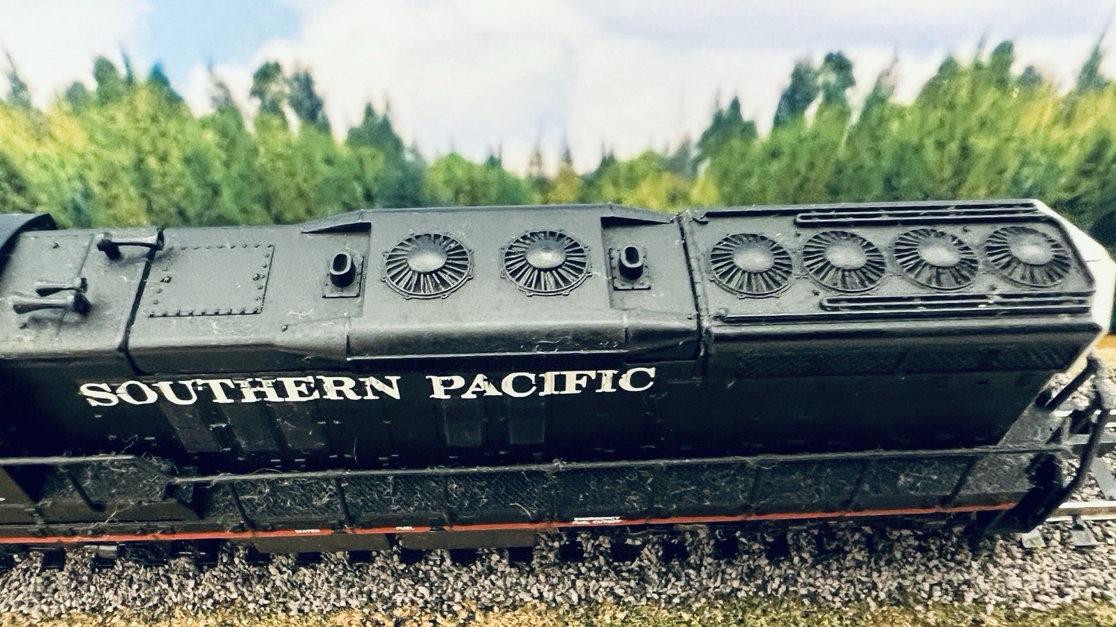 N Scale Life-Like 7729 EMD SD 7 SP Locomotive Black Widow #5324 (Tested) Engine