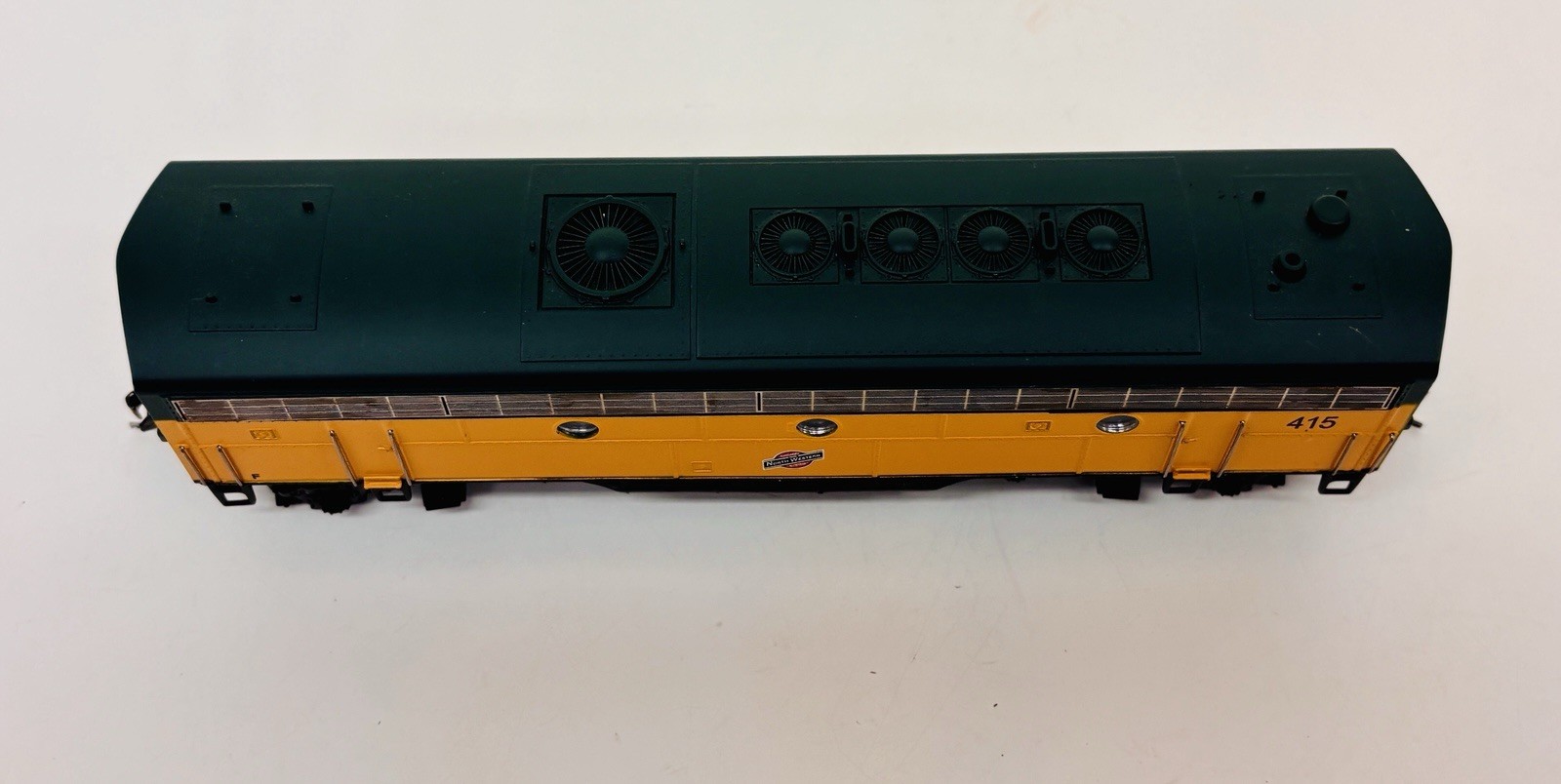 MRC Platinum HO Chicago & North Western C&NW F7B Non-Powered Dummy Diesel CD124