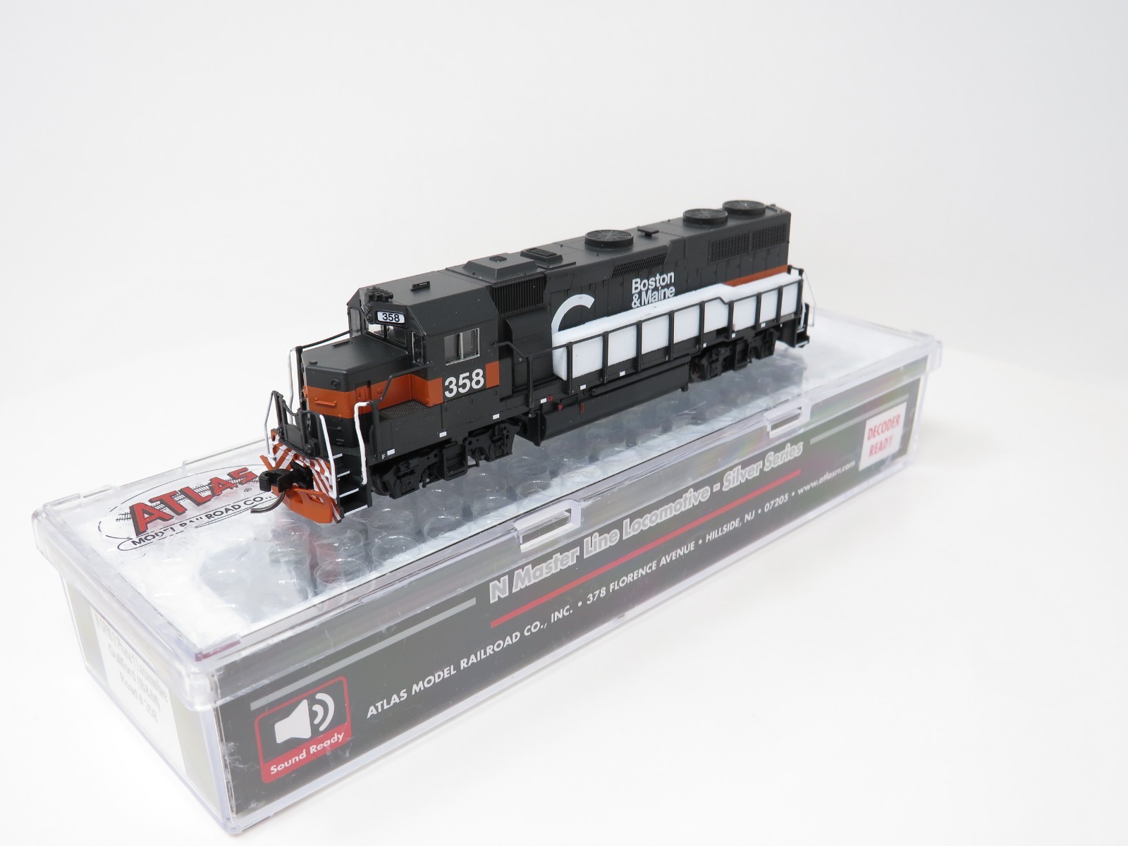 Atlas N 40005906 Guilford Boston & Maine B&M #358 EMD GP39-2 Diesel Locomotive