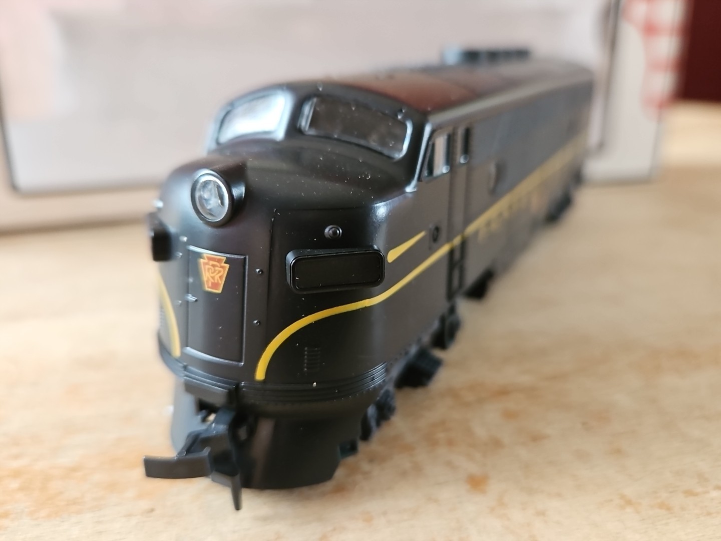 Stewart 8110 Ho Pennsylvania F3 Phase II “High Fans” Powered Loco PRR #9501 LN