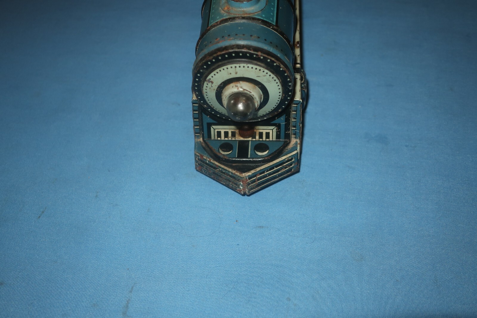 Unique Art #1950 Tin Litho Steam Locomotive. Runs
