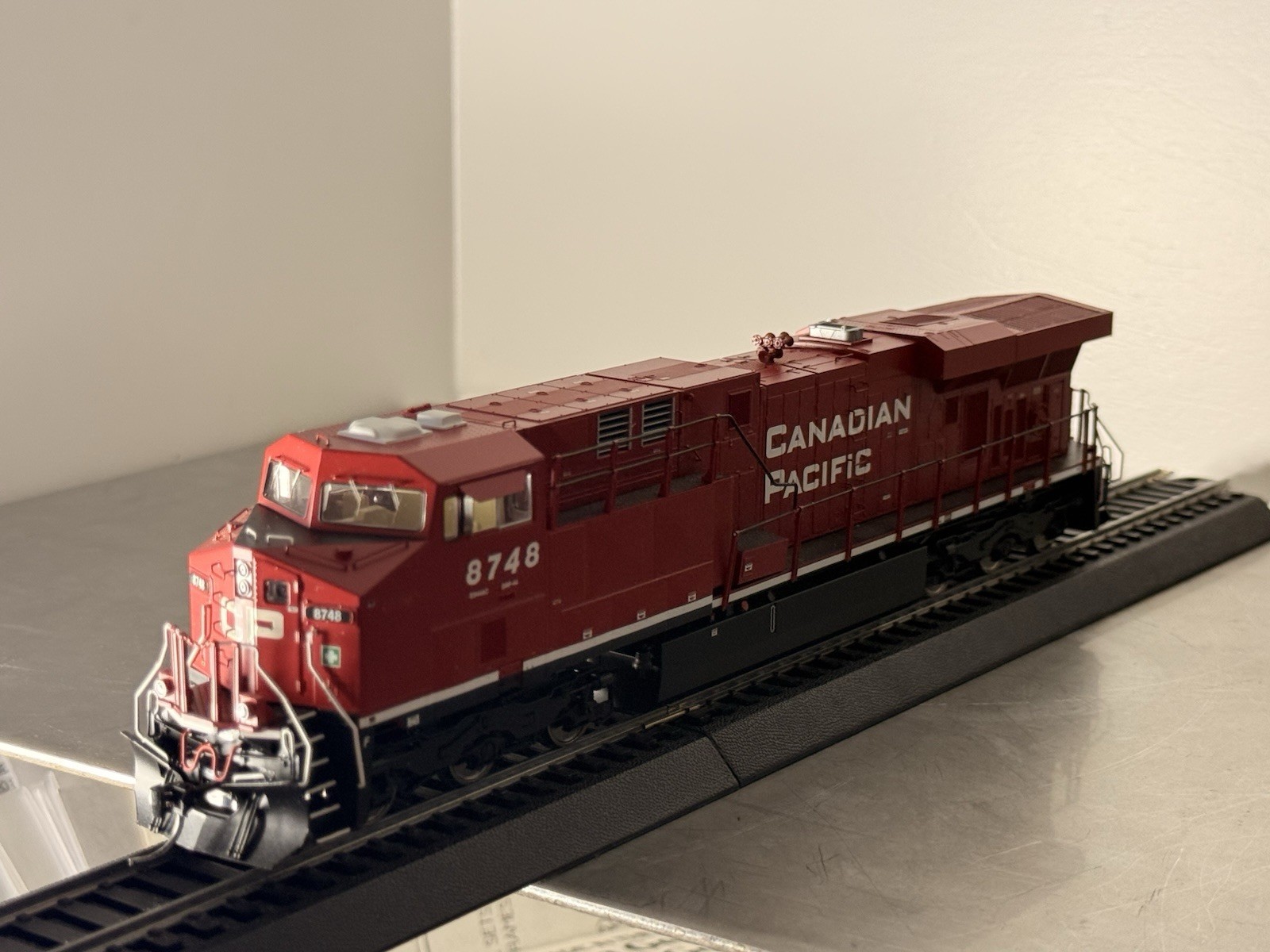 Intermountain – Canadian Pacific ES44AC Locomotive #8731 – DCC Non-Sound