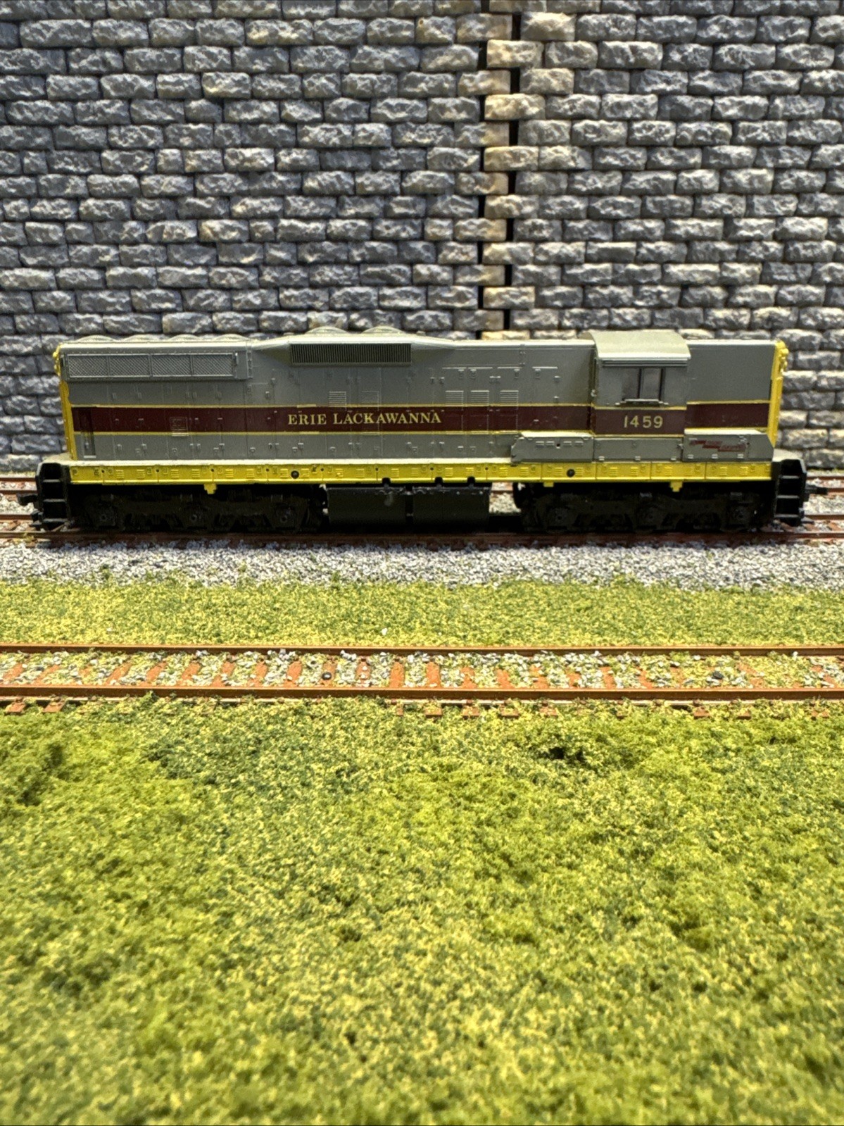 Ho Scale Athearn 1459 Erie Lackawanna Gp7