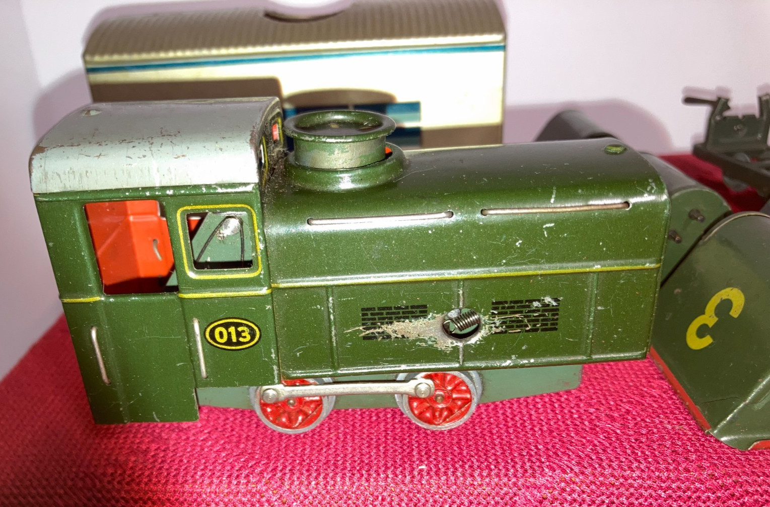 Biller Bahn “O” Clockwork 013, Shed, 5 Dump Cars, (3-7) 28 Pcs Track + Runs