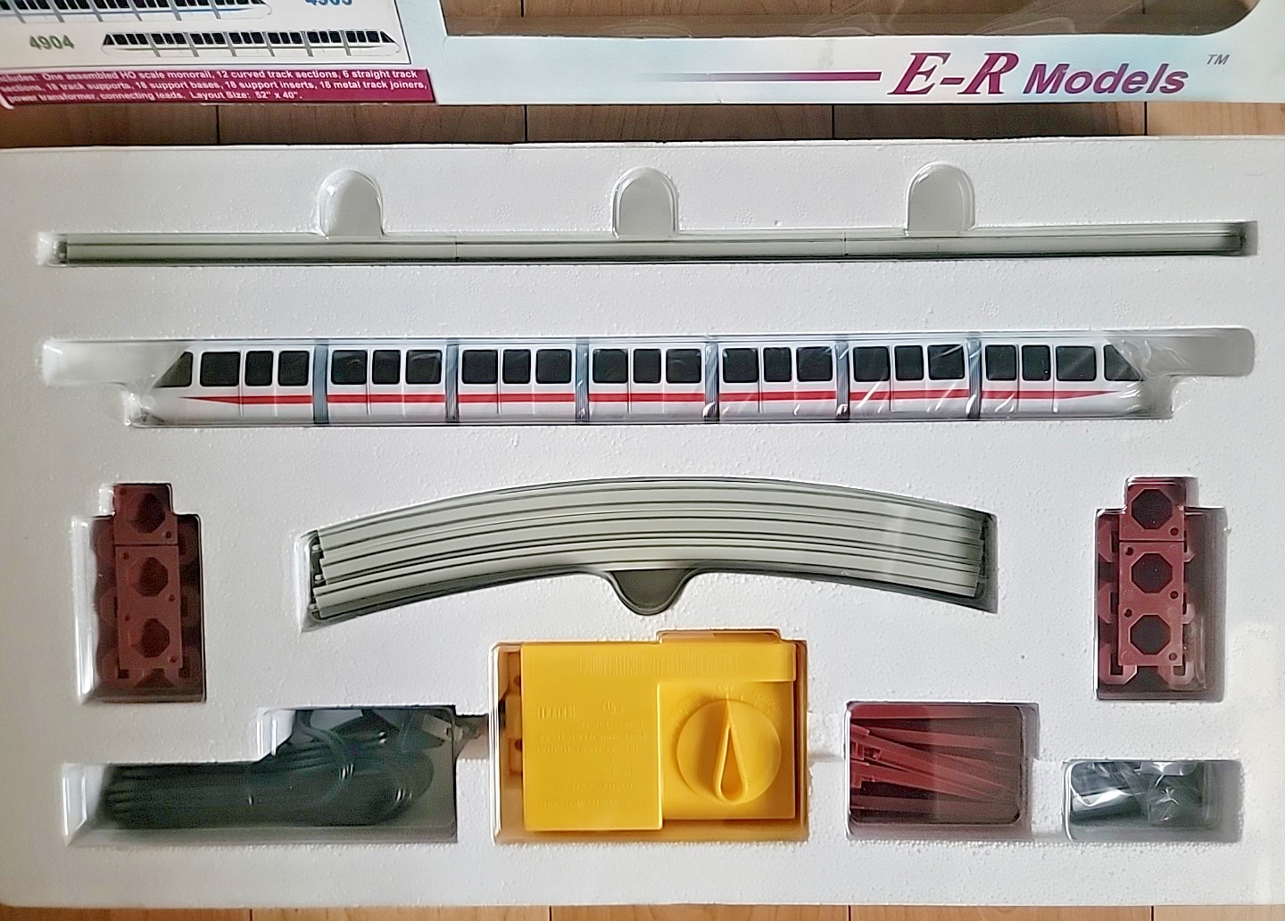 E-R Models Monorail RED Stripe #4901 HO Scale – Complete NEW READ