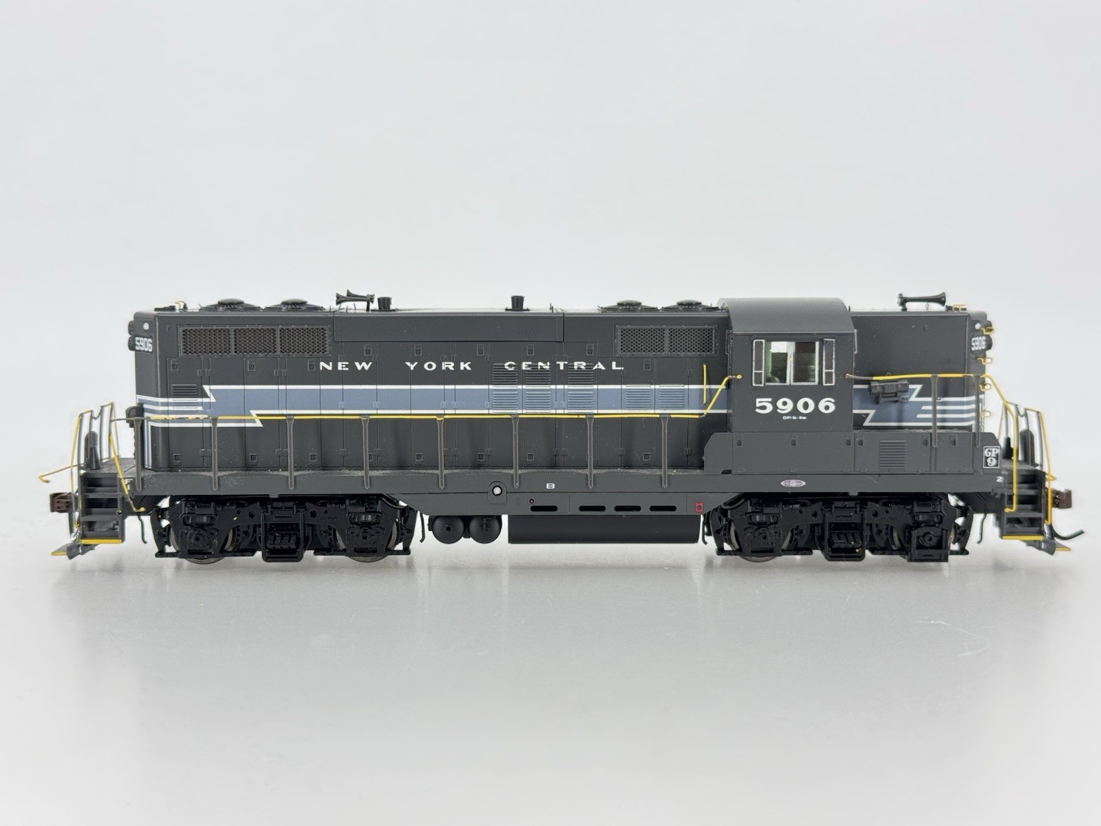 HO Athearn Genesis G62427 New York Central GP9 Diesel Locomotive NYC #5906