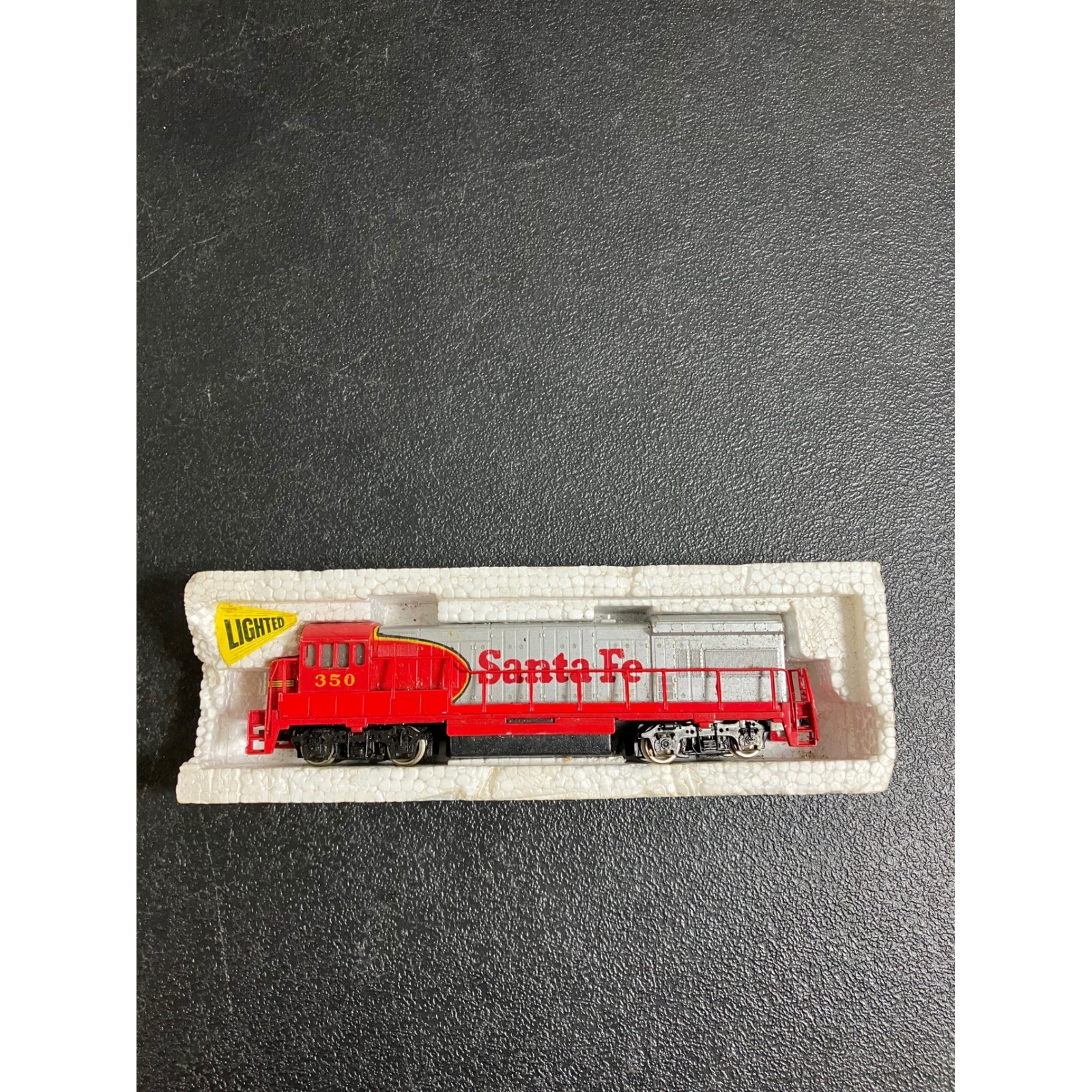 Bachmann HO Scale Santa Fe 350 Diesel Locomotive Lighted Engine Red Silver