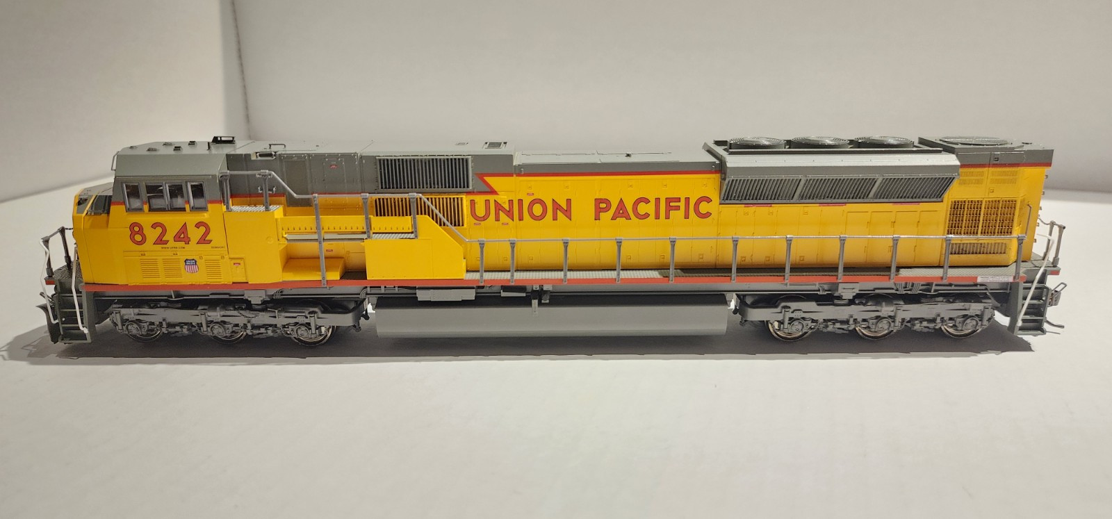 Kato HO Scale 37-6362 SD90/43MAC locomotive Union Pacific #8242 DCC