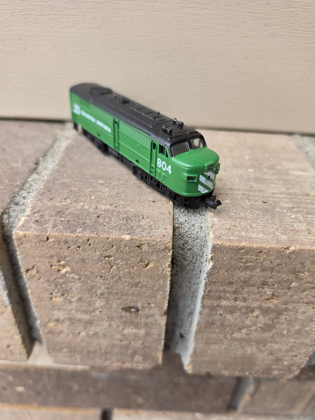 N Mehano Burlington Northern FA-2 Diesel Locomotive Train #804 As is see pics