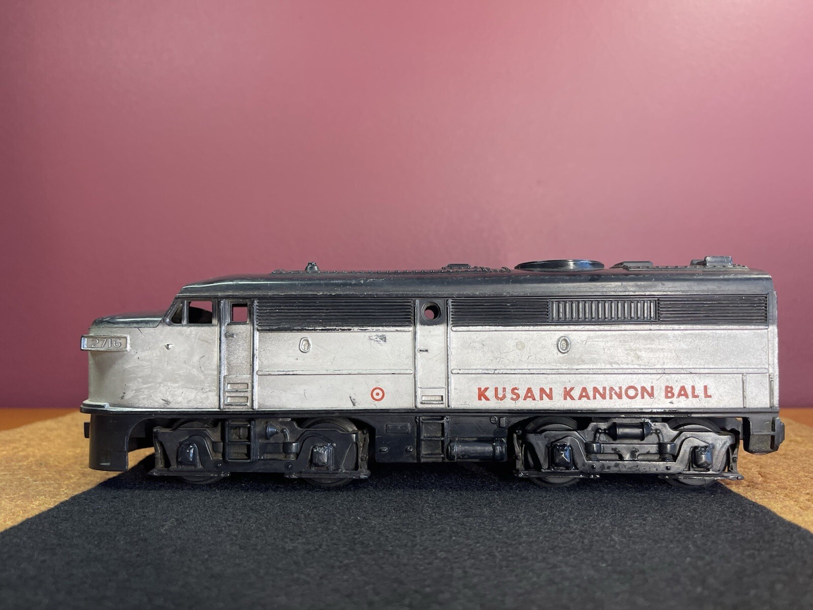 Vintage Train – KMT Kusan ‘Auburn’ 2716 ALCO Dummy Diesel Locomotive Kannon Ball