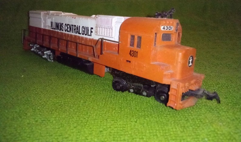 Vintage Mantua-Tyco HO Gauge Illinois Central Gulf 4301 Locomotive Caboose As-Is