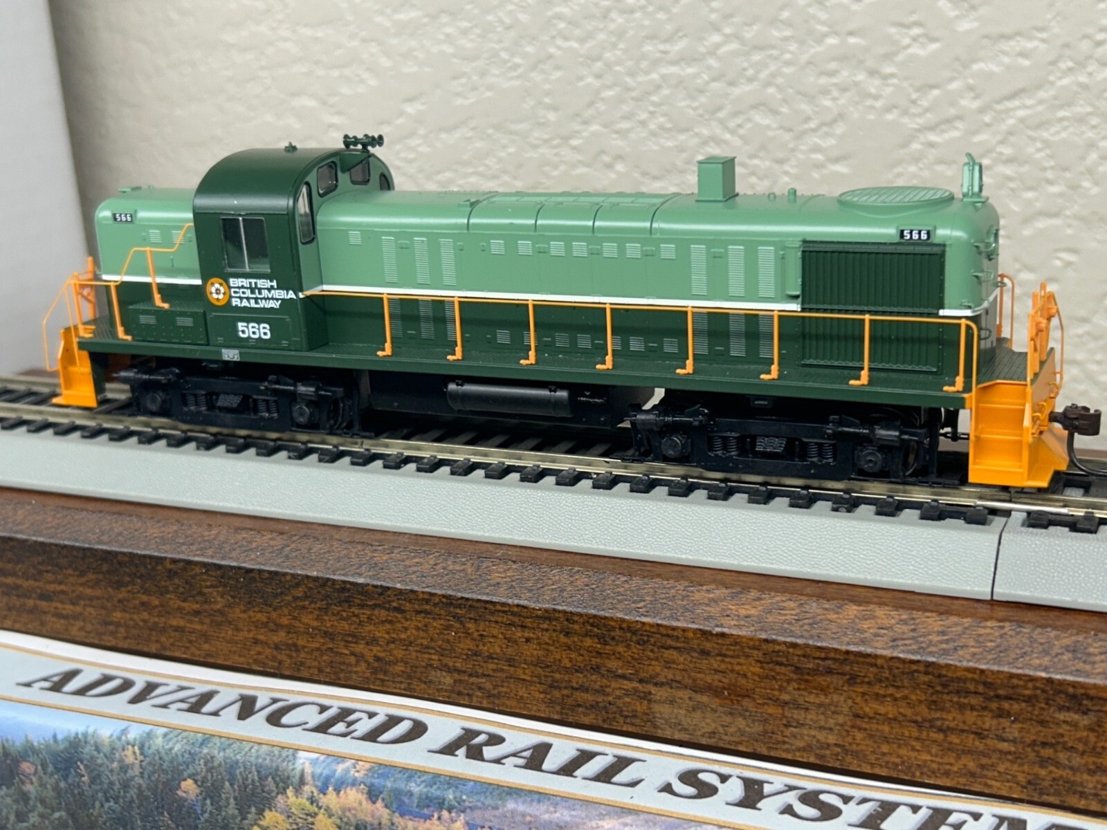 BRITISH COLUMBIA RR – ALCO RS3 ROAD SWITCHER LOCO DC/DCC Ready HO Scale NEW OOP