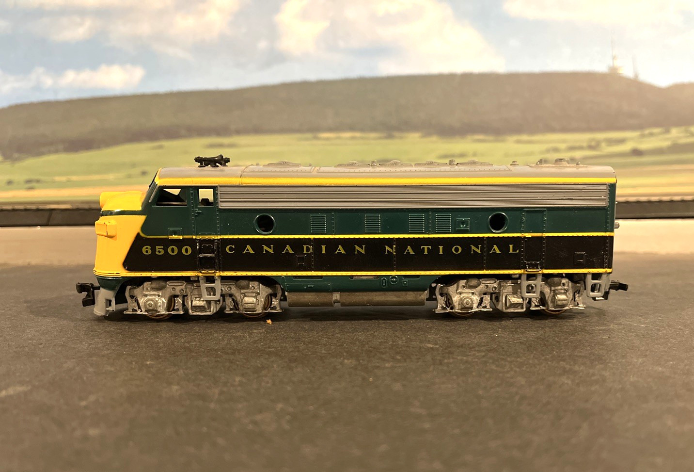 Athearn HO Scale 3025 F7A Canadian National #6500 Dummy Diesel Locomotive
