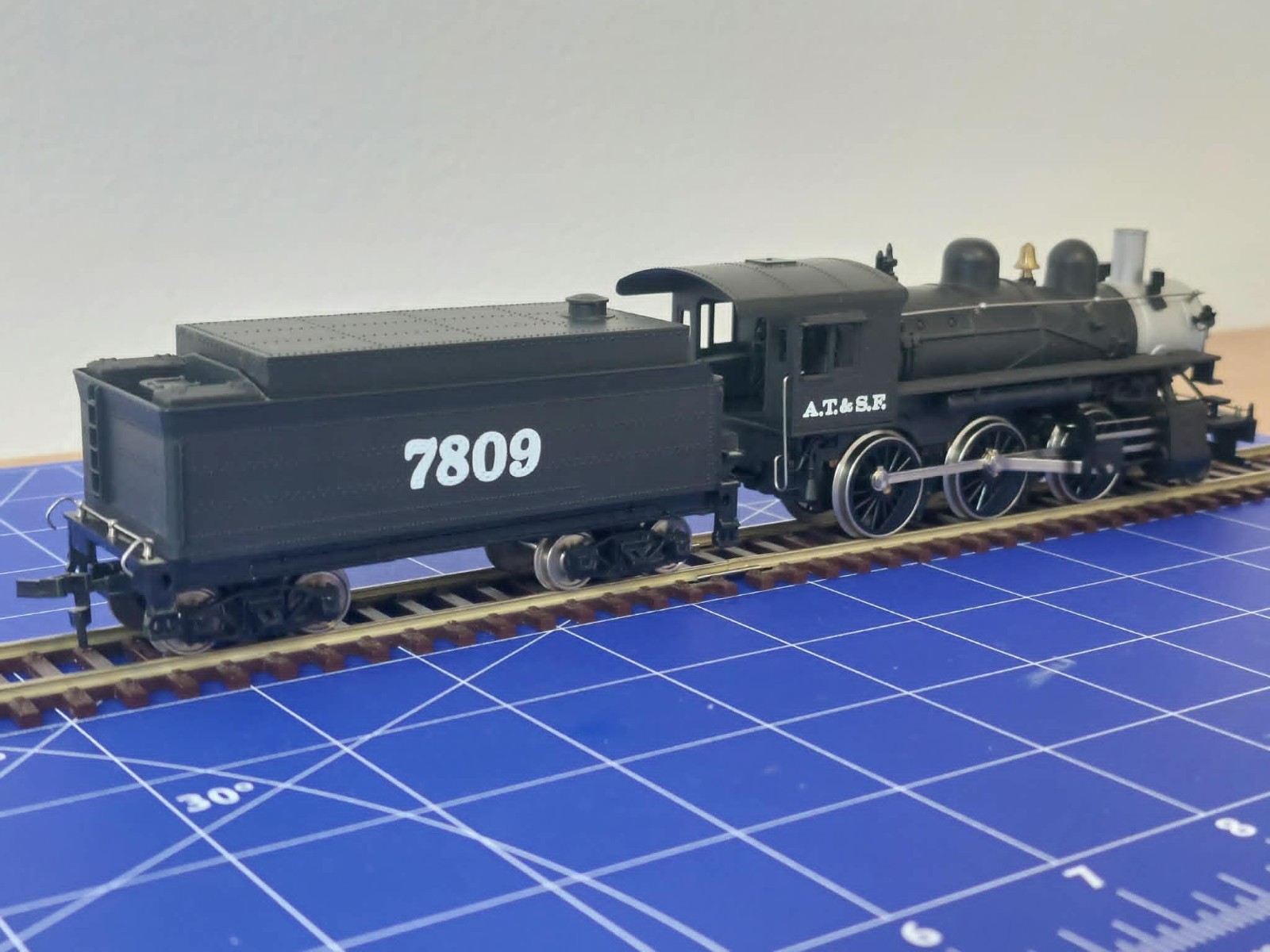 HO Mehano USA 2-6-0 Santa Fe (ATSF) 7809 steam locomotive Original Box, runs