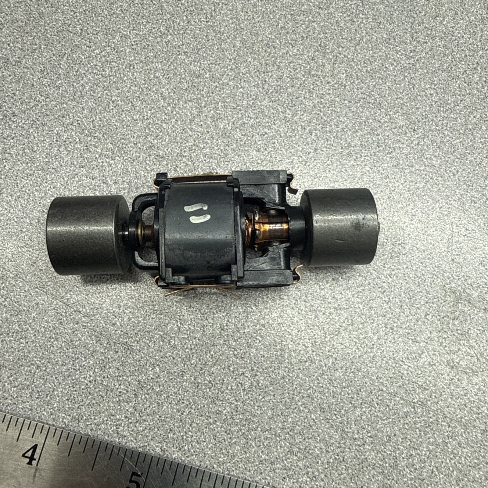 Athearn HO Parts Diesel Locomotive Motor w/ Short Cast Flywheels RUNS WELL