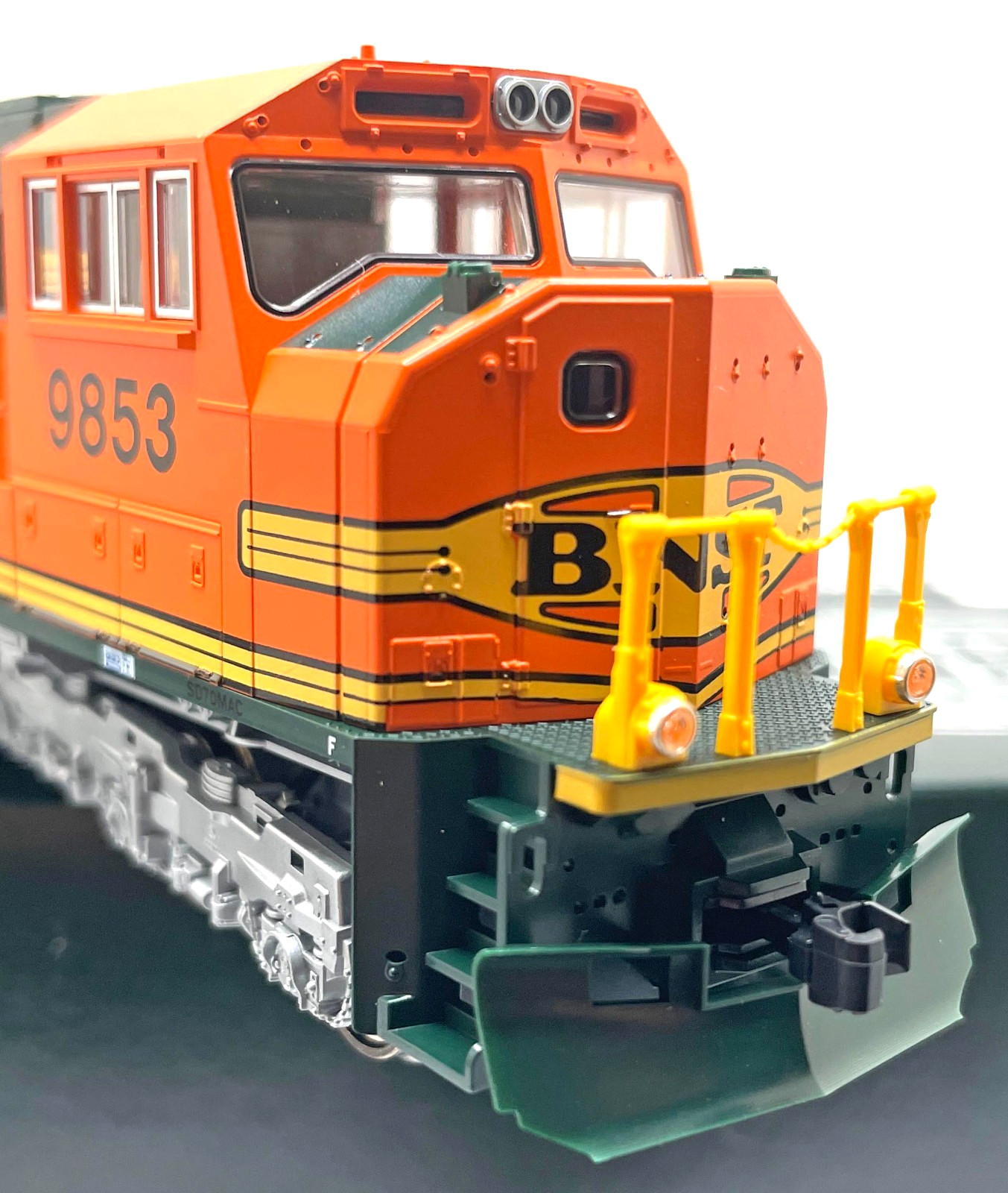HO KATO 37-6404 EMD SD70MAC CAB HEADLIGHT BNSF # 9853 HERITAGE II DCC READY