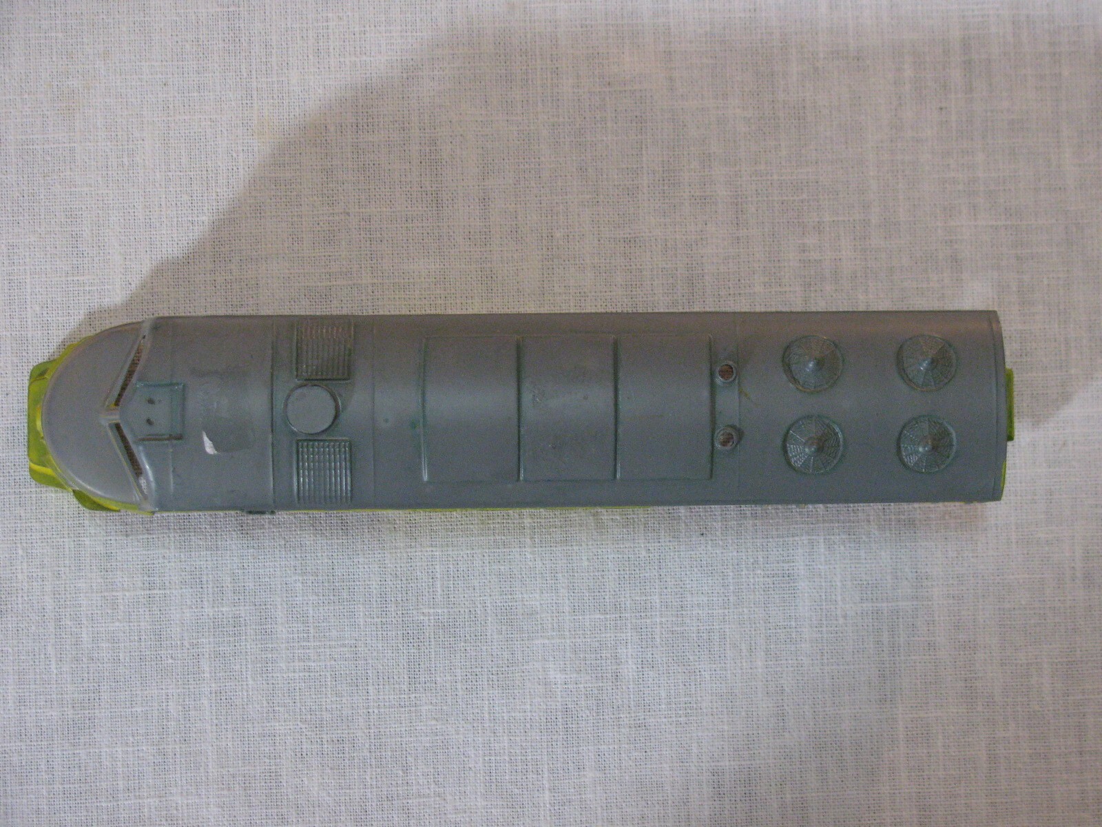 Vtg HO Scale Diesel Locomotive Shell ONLY,Unlettered No #,Yellow/Gray,Unmarked r
