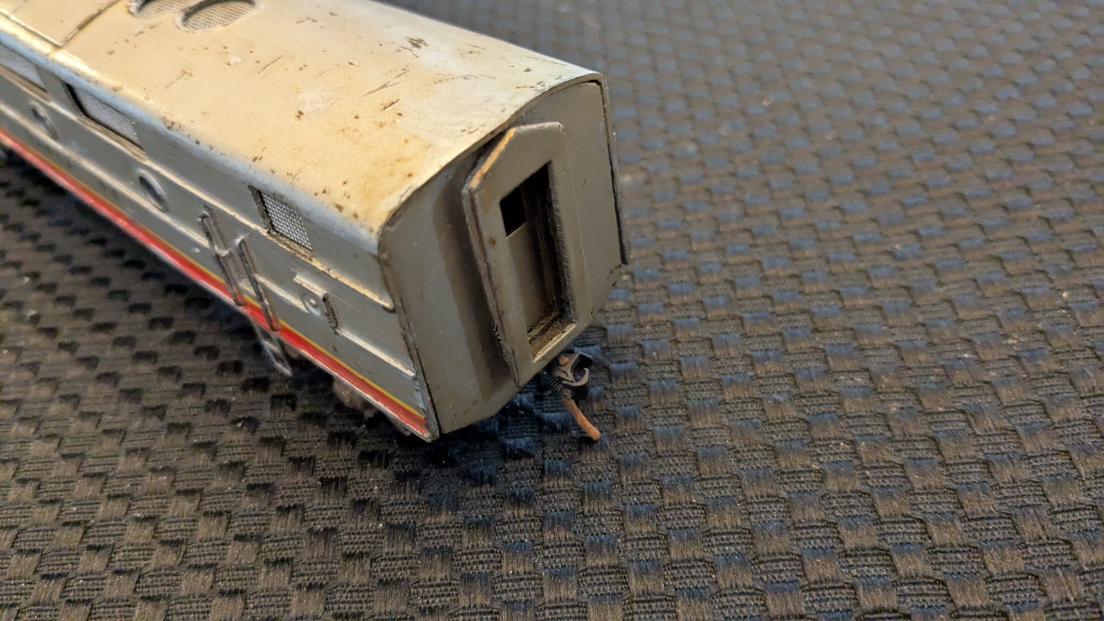 Brass F7B Locomtive DUMMY, all original except for one coupler, Santa Fe