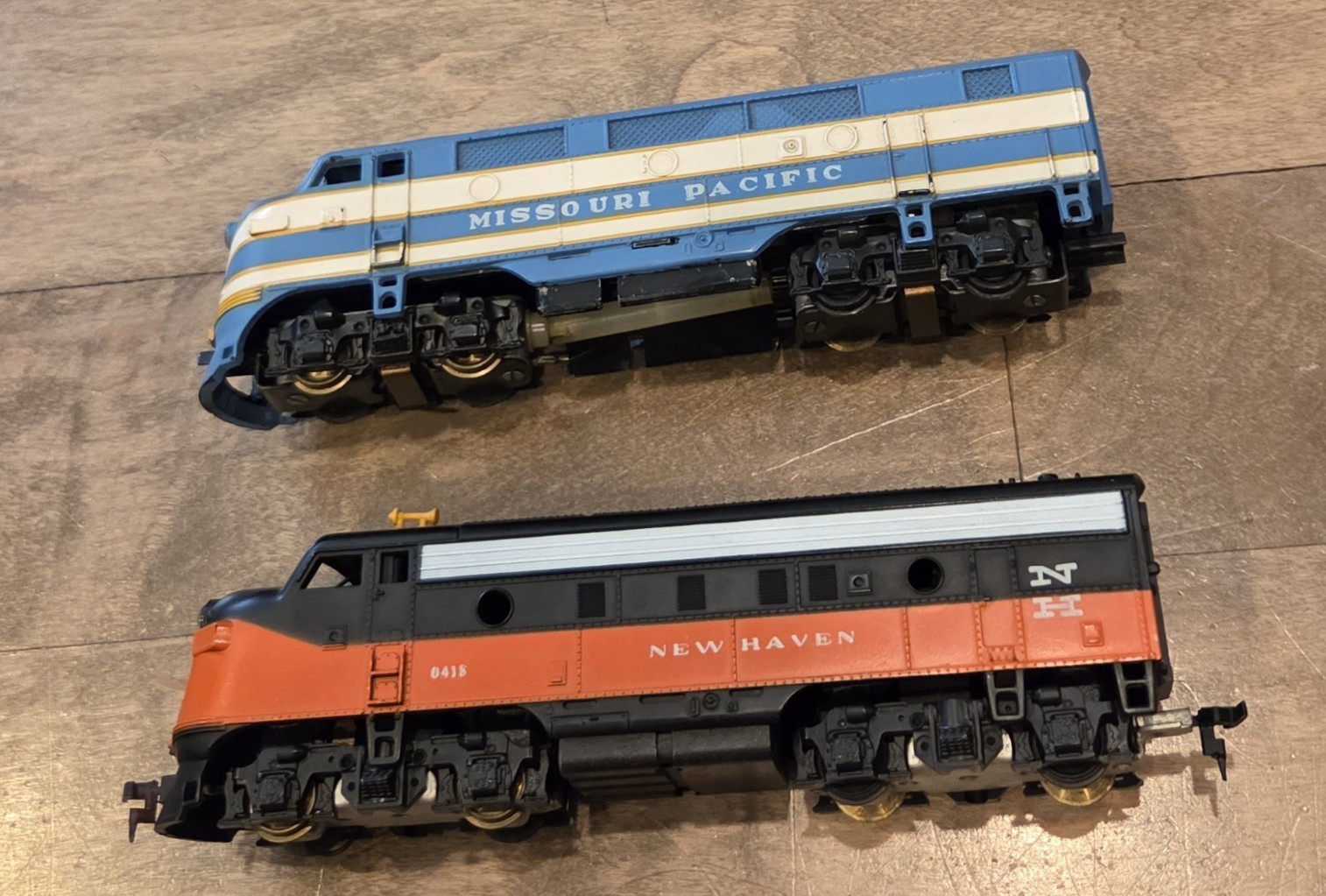 Varney/TYCO HO Scale F Units – Locomotives Missouri Pacific New Haven 0418 Train