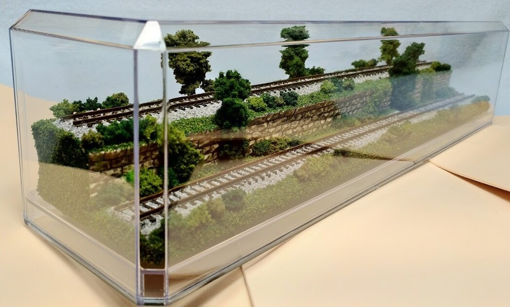 N SCALE 16″ 2-LEVEL TRACK-SUMMER SCENE-DISPLAY CASE -FOR ANY N TRAIN