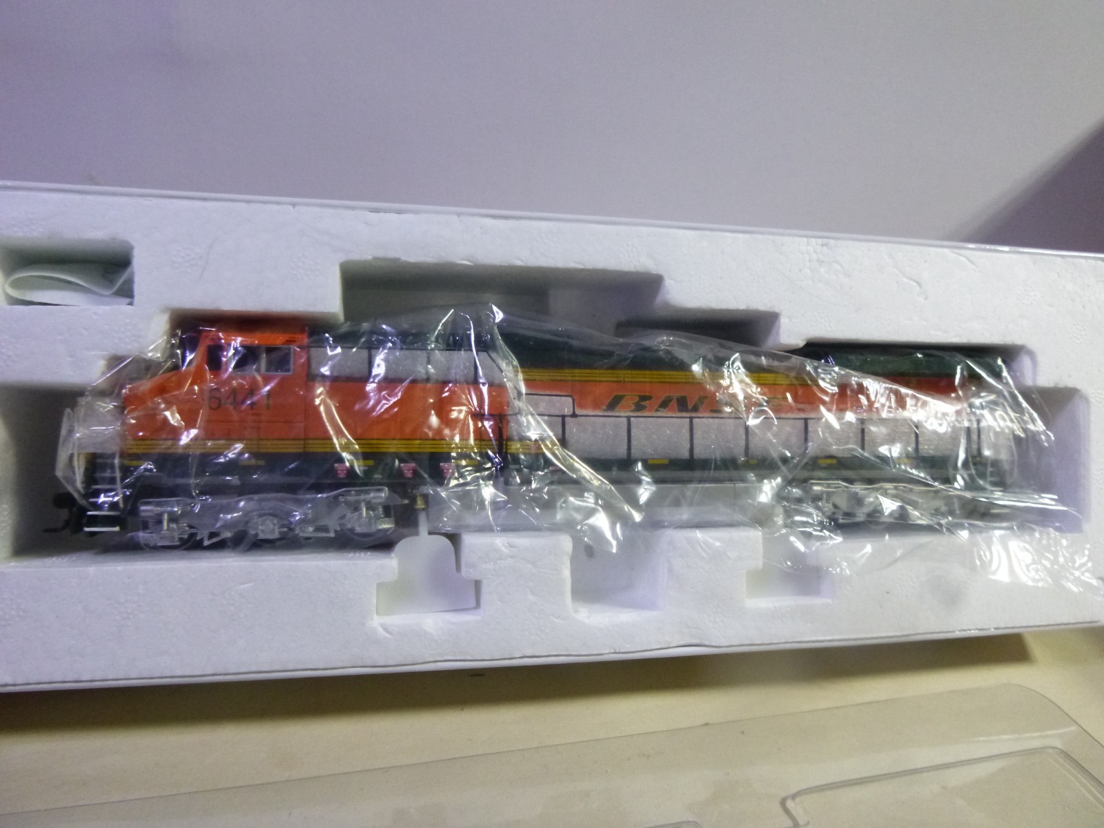 t-HO Broadway Limited – BNSF AC6000 DC,DCC, PARAGON 2 SOUND,SMOKE /GREEN TOP