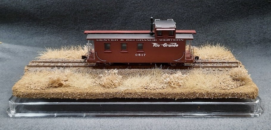 HOn3 SCALE 9″ SINGLE TRACK DISPLAY CASE – DESERT SCENE- FOR ANY HOn3 TRAINS