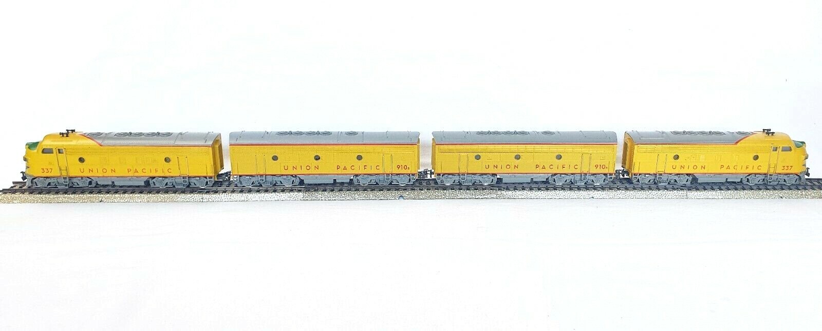 Marklin AC HO USA UNION PACIFIC EMD F7 DIESEL 4-UNIT LOCOMOTIVE 3061 + 4061 MIB!