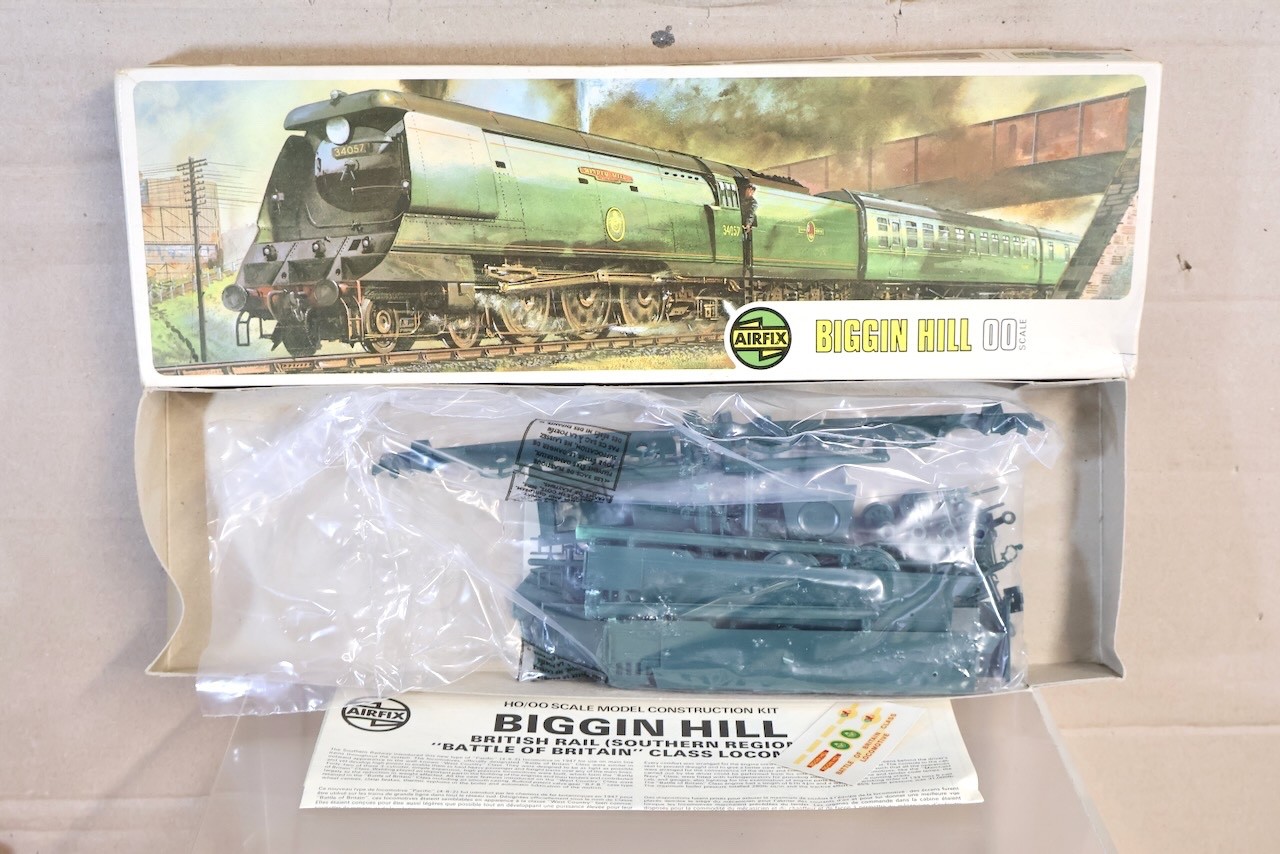 AIRFIX 05651 BR 4-6-2 BATTLE of BRITAIN LOCOMOTIVE 34057 BIGGIN HILL MODEL KIT