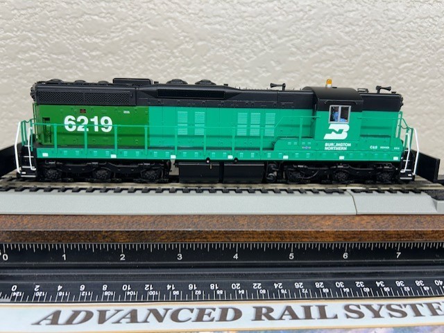 BURLINGTON NORTHERN PATCH SD9 HIGH HOOD LOCO- DCC – HO Scale “QUANTUM SOUND” NEW