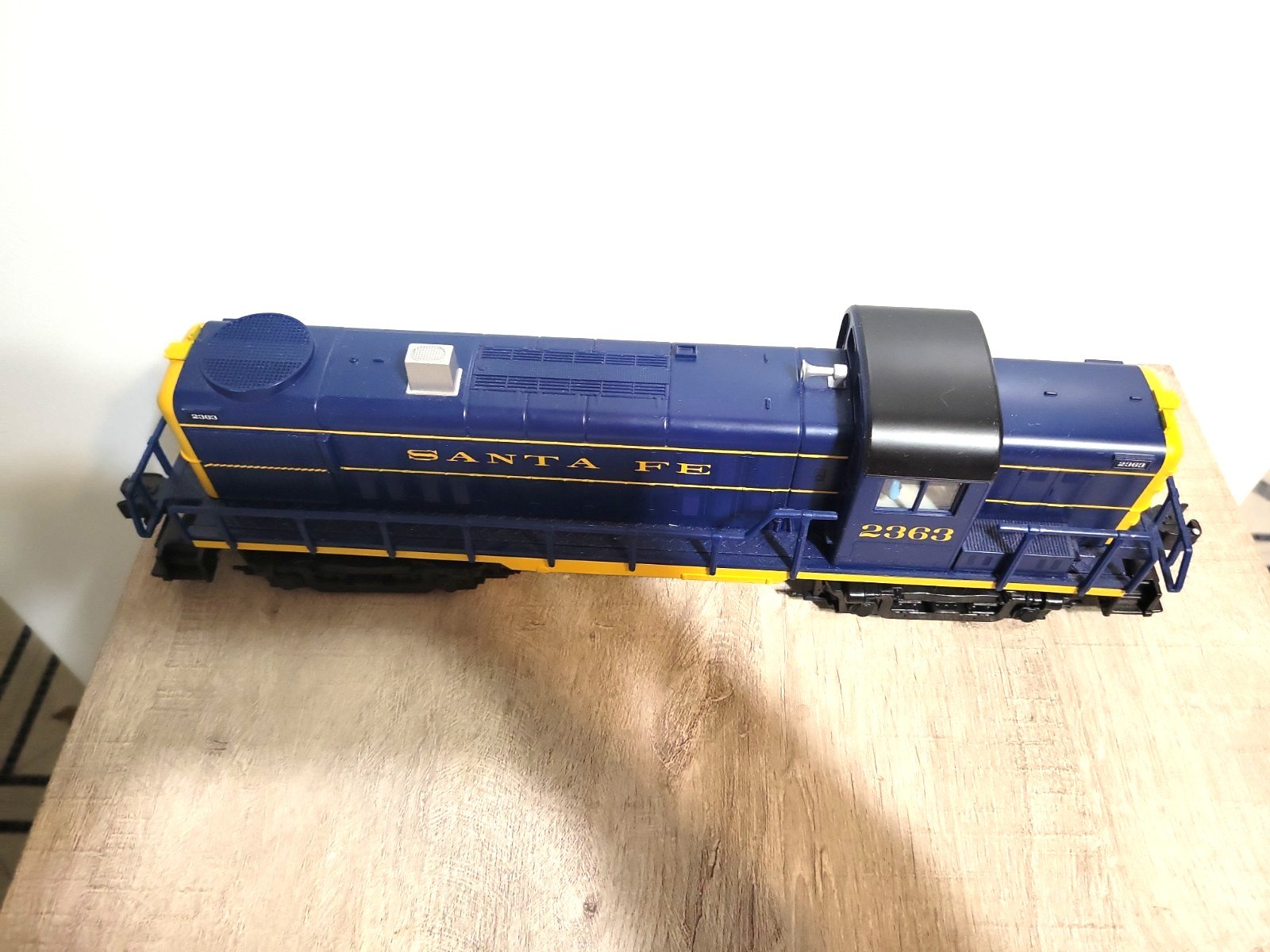 Lionel O Gauge Santa Fe #2363 RS-3 Diesel Engine w/ATSF Caboose & Gondola