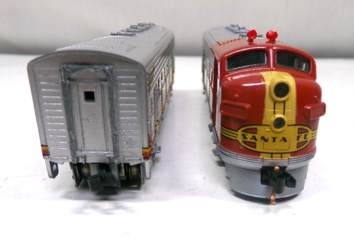 N scale Kato ATSF F3 A+B diesel engine set in orig box (lot N 182)