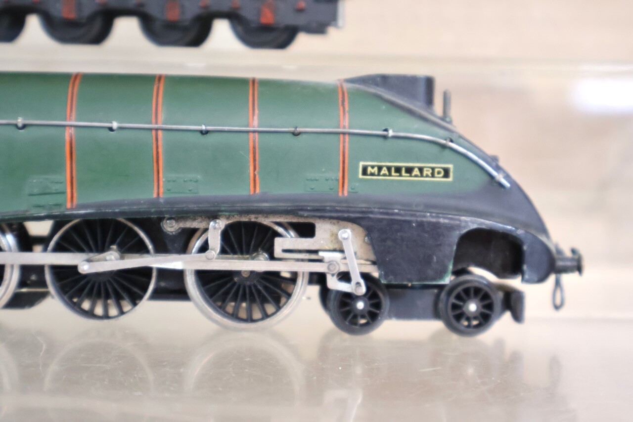 HORNBY DUBLO L11 2 RAIL BR 4-6-2 CLASS A4 LOCOMOTIVE 60022 MALLARD ol