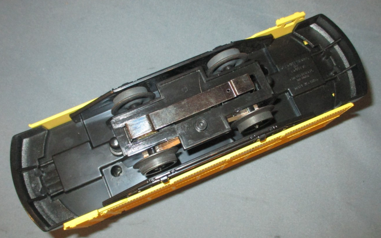 Lionel 18431 Yellow Lionel Transit “Bump-N-Go” Trolley Car O/027 ga 1996-97