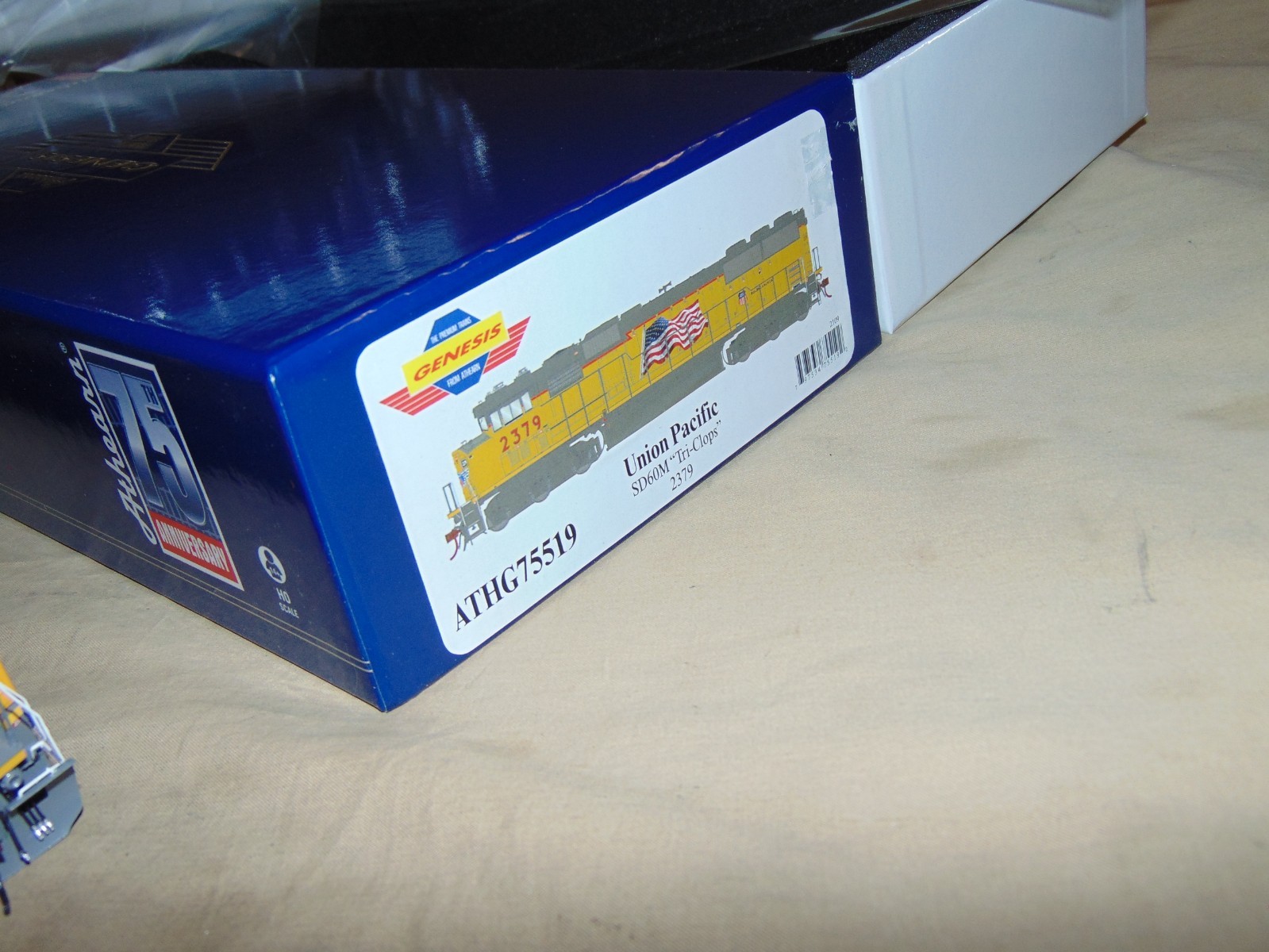 ATHEARN GENESIS HO 75519 UNION PACIFIC SD60M TRI CLOPS DIESEL -BRAND NEW