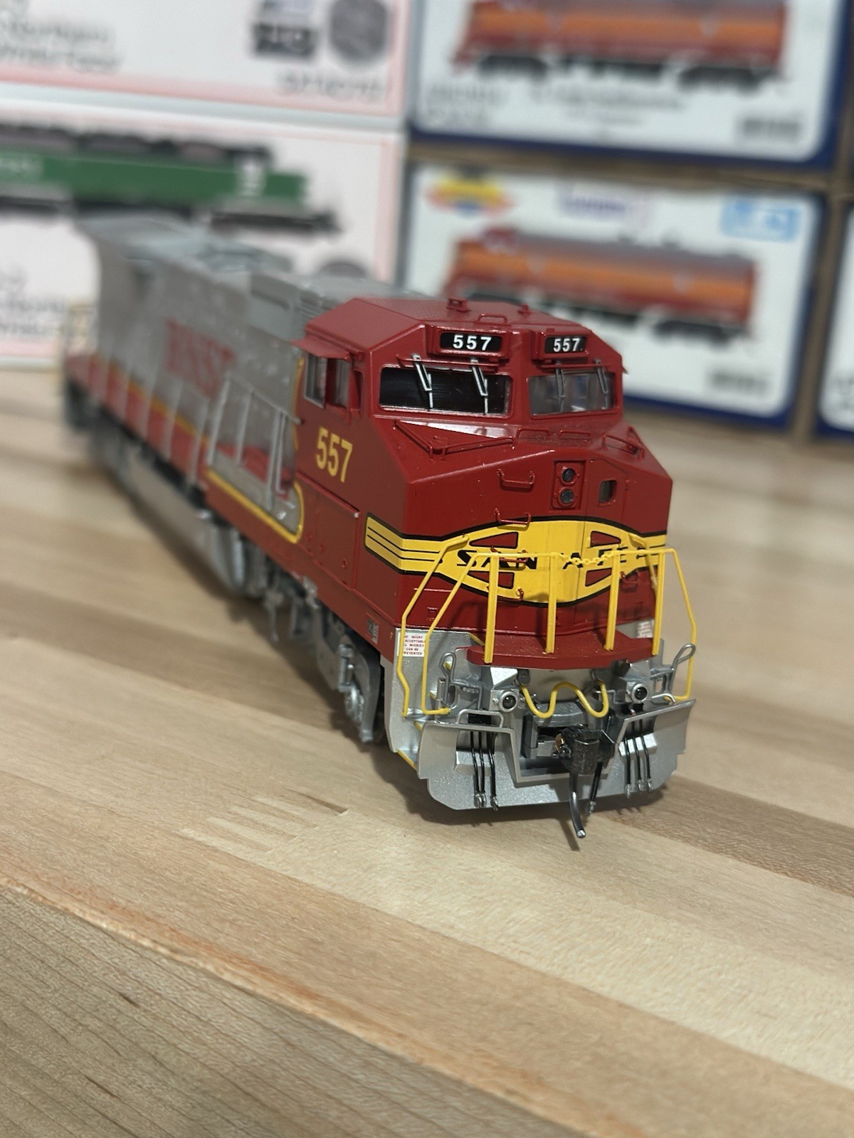 Atlas HO Scale BNSF Dash 8-40 BW warbonnet #557 Master Locomotive DCC/Sound LNIB