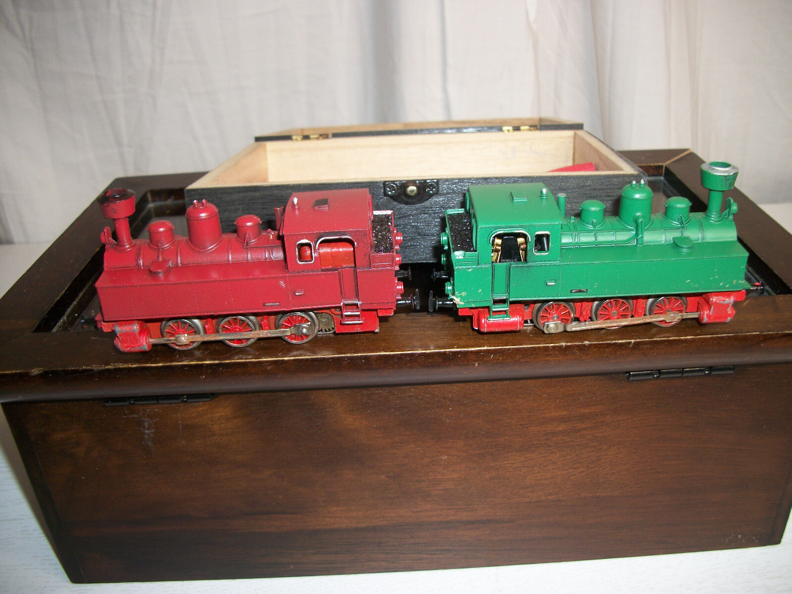 Pair of Marklin HO 0-6-0 Steam Engines #3090 Red & Green 1974-76 USED w BOX (2)