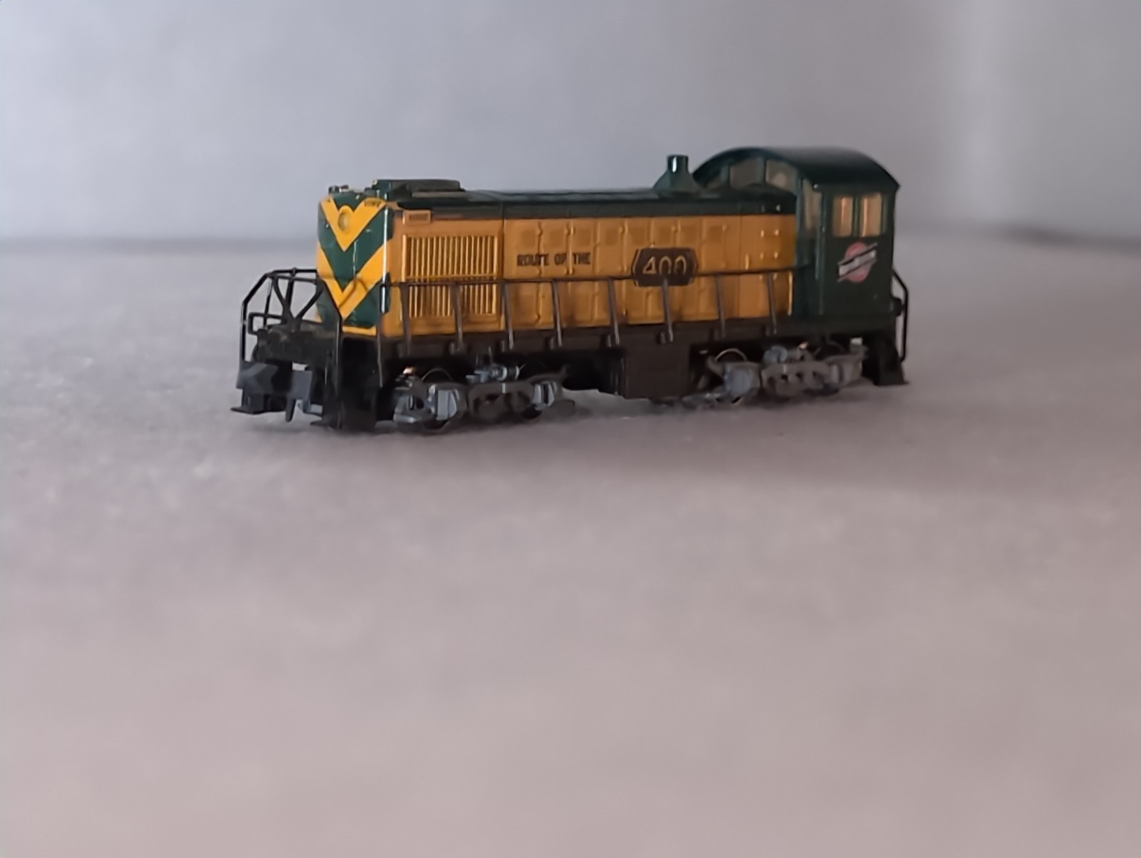 Arnold N Scale Burlington Route “Route of the 400” Switcher #1002 West Germany