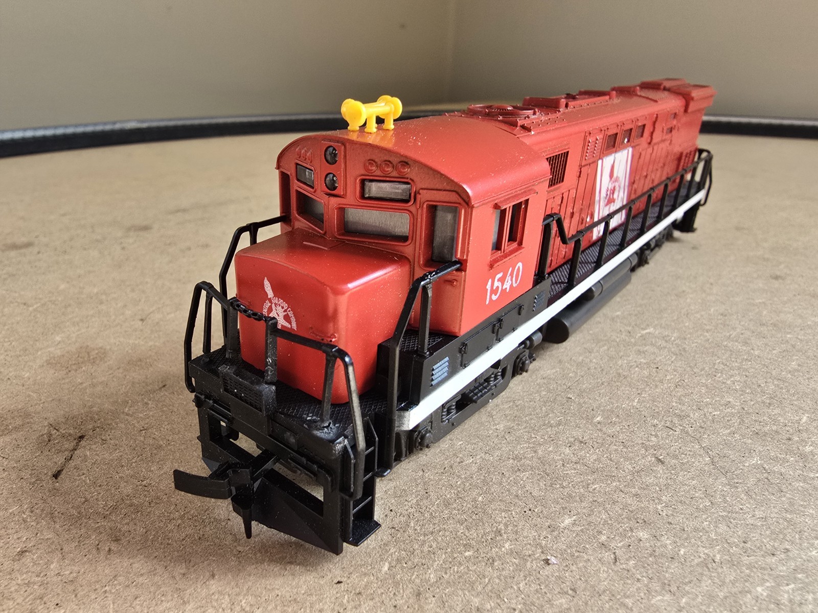 AHM/Roco Central New Jersey Alco Century 424 Diesel Locomotive CNJ 1540 HO