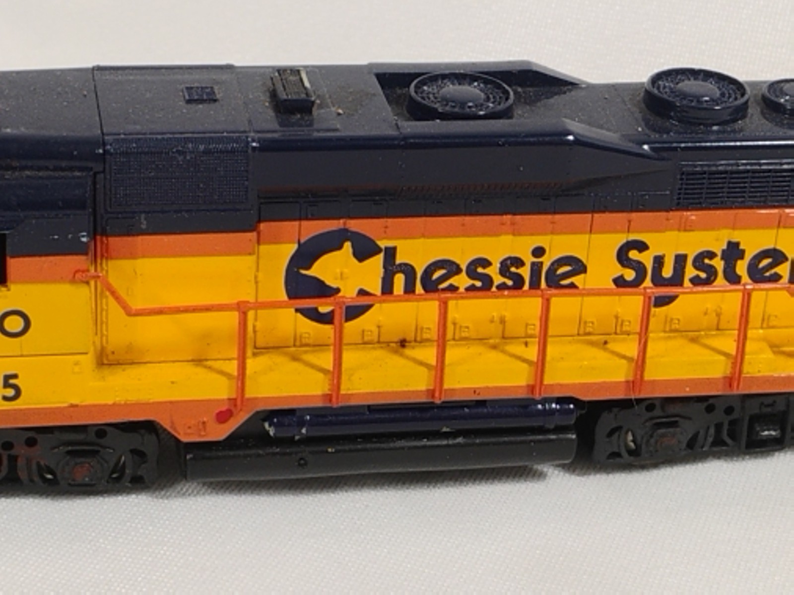 Bachmann HO Diesel Locomotive 4125 Chessie System B&O Yellow Blue Orange