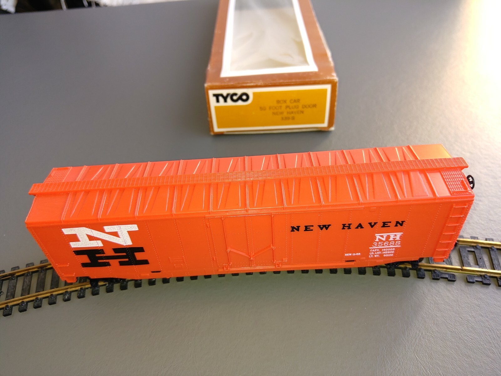 TYCO – HO Box Car, 50ft Plug Door, New Haven, 339-B *NEW*