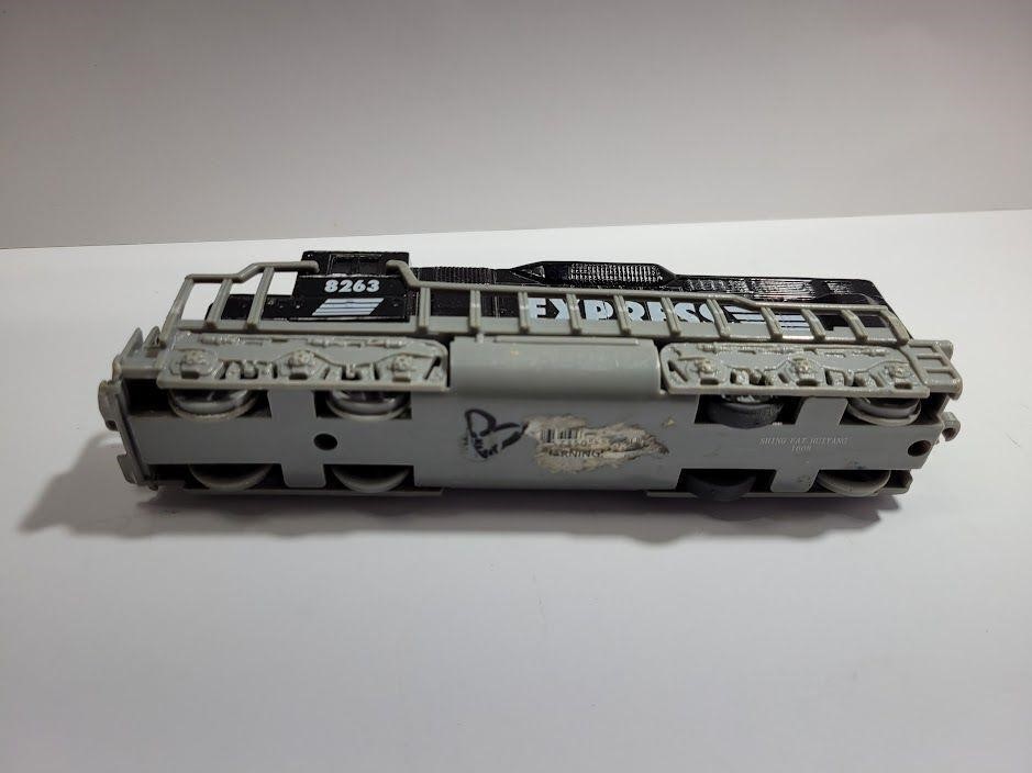 Freight Locomotive Pull Back Power Black & Silver 8263 Express Die Cast