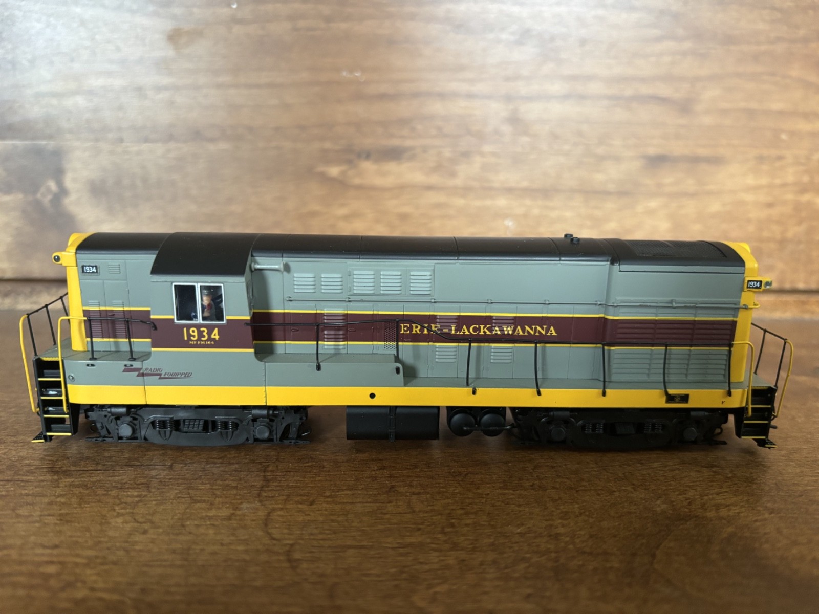 Atlas Classics HO Erie Lackawanna H16-44 Locomotive Road #1934 Runs Okay