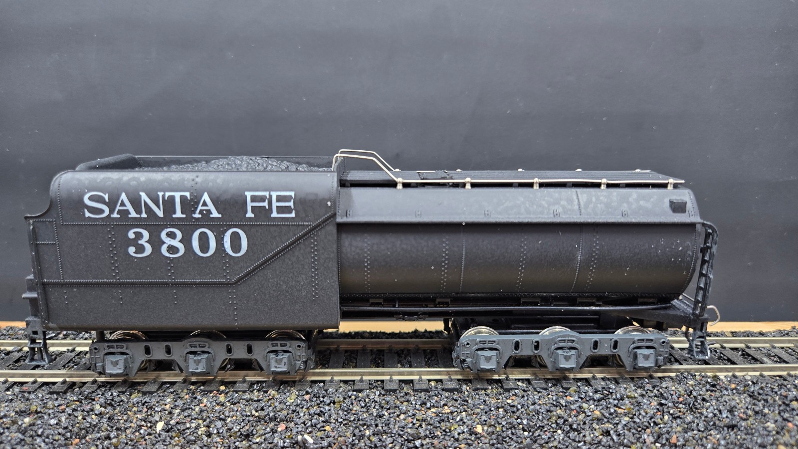 IHC HO 4-8-2 M630 AT&SF Santa Fe 3800 Steam Locomotive in Box