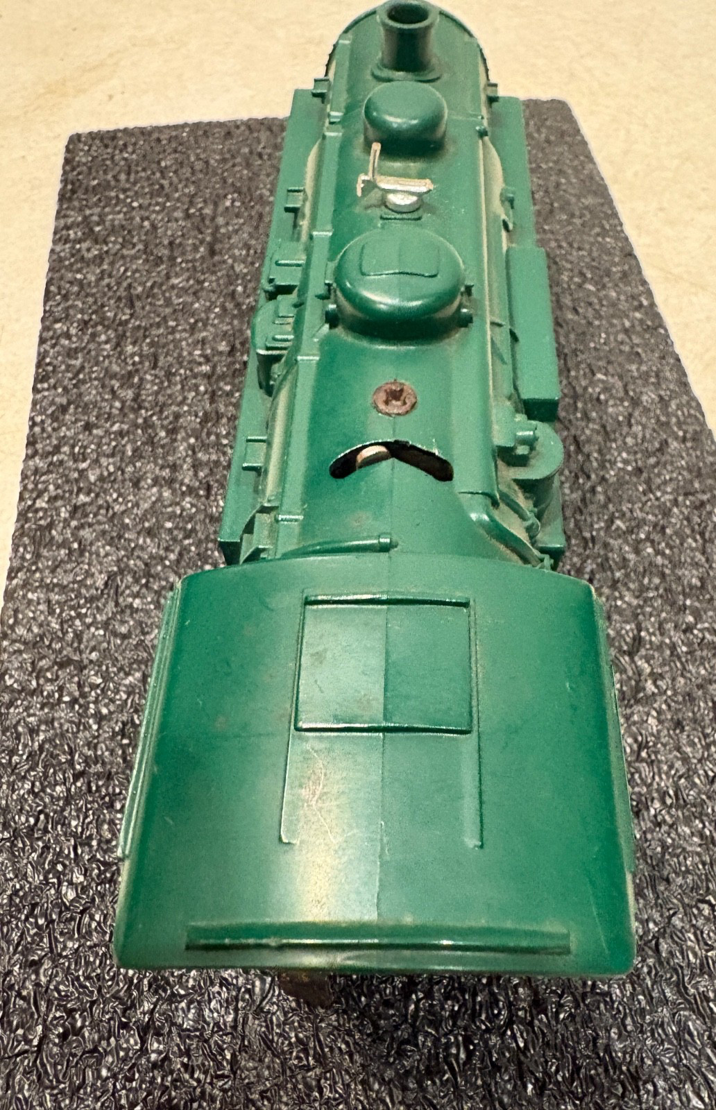 Vintage Lionel #8302 Green Steam Engine w/”Southern” Coal Tender Car