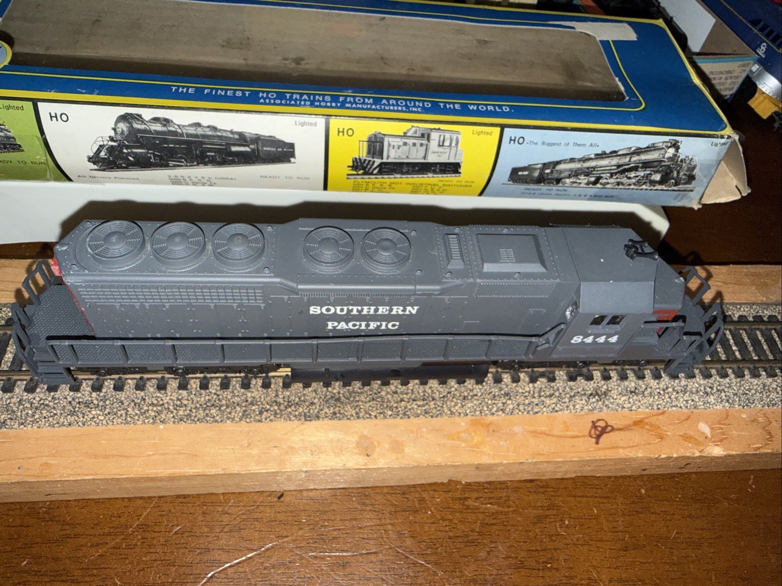 AHM HO Scale Southern Pacific SD40 Powered Locomotive #8444 NOS*