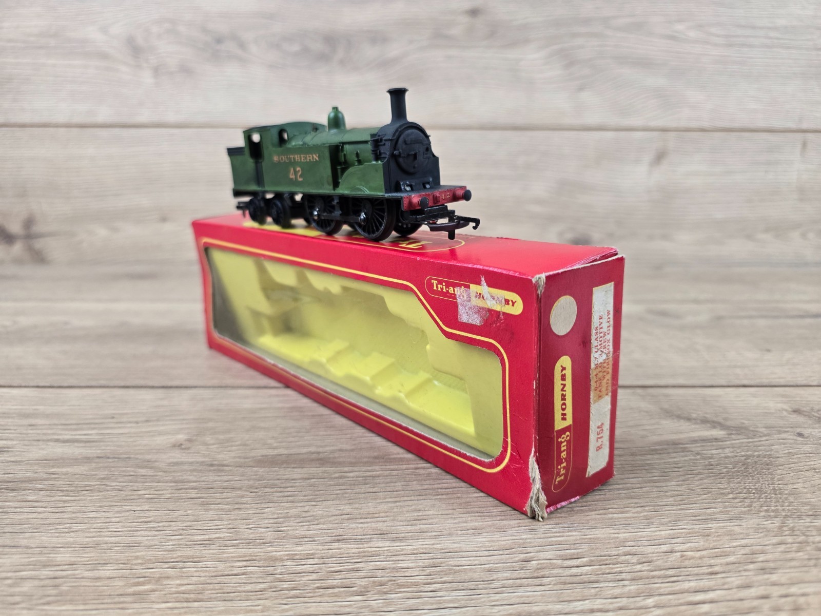 Triang Hornby R754 Class M7 Repainted Southern Tank Locomotive 42 Green OO Gauge